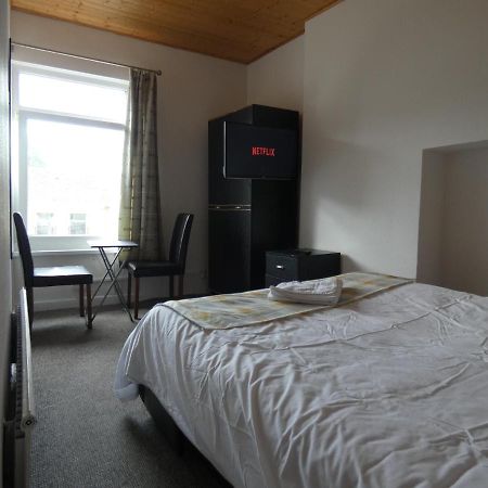 Hill Breeze House Hotel Merthyr Tydfil Bagian luar foto