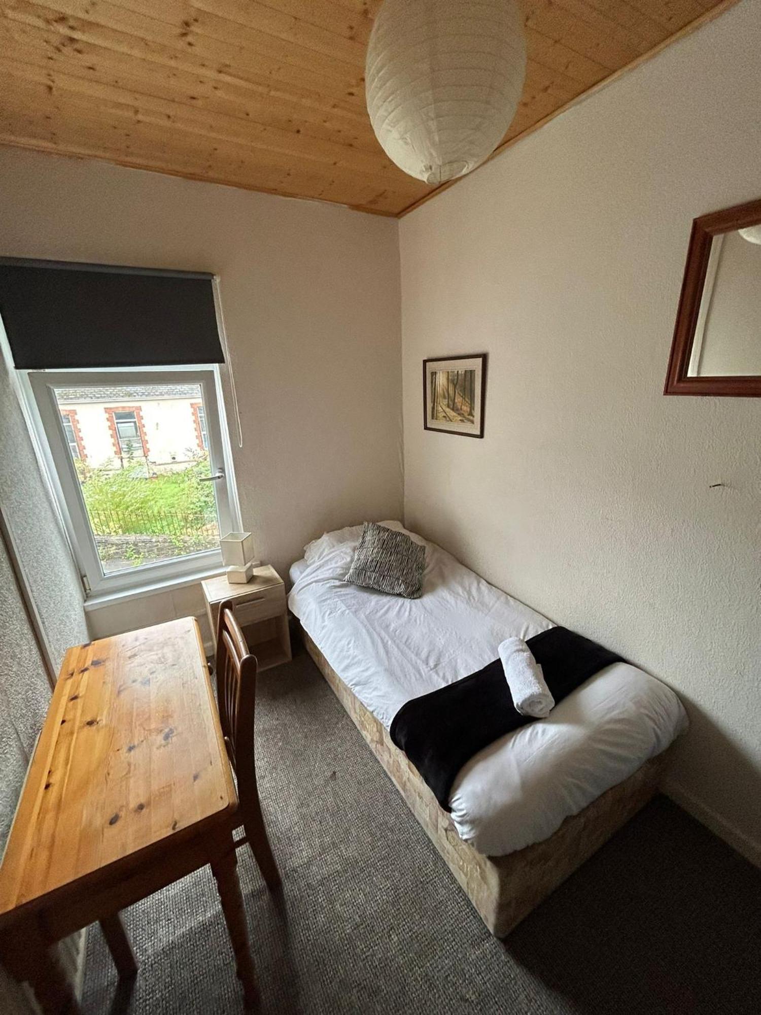 Hill Breeze House Hotel Merthyr Tydfil Bagian luar foto