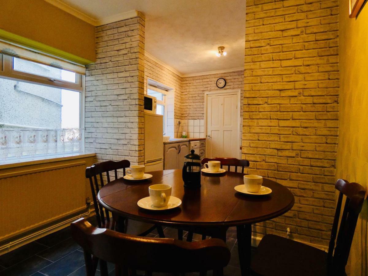 Hill Breeze House Hotel Merthyr Tydfil Bagian luar foto